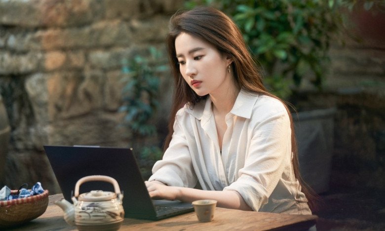 Vẻ đẹp trong sáng, thuần khiết hiếm ai sánh bằng của Lưu Diệc Phi luôn khiến dân tình xuyến xao.
