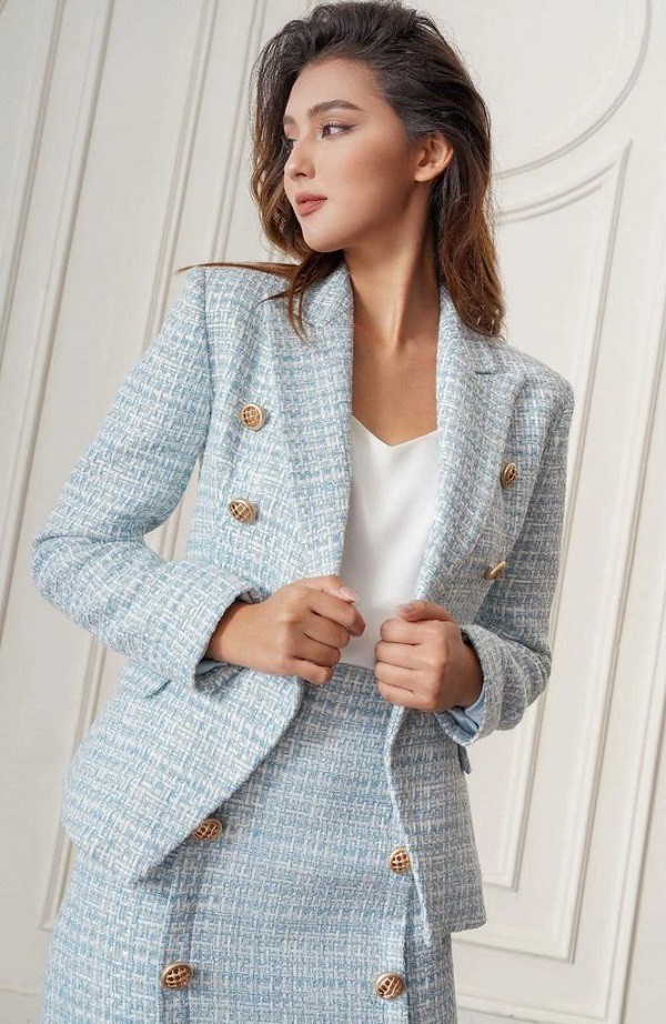 Áo blazer vải tweed là bảo chứng cho vẻ ngoài sang chảnh, thời thượng.