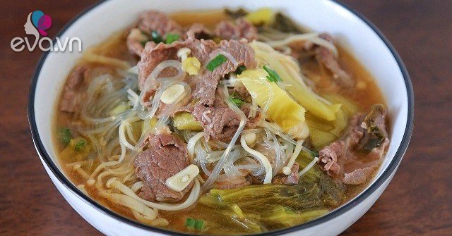 Nấu miến với bò đã ngon, thêm loại rau chua chua này vào khiến món ăn ...