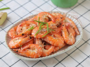 Bếp Eva - Tôm hấp không cần nướng, chỉ thêm một chén này là thơm nức, màu lên đỏ rực