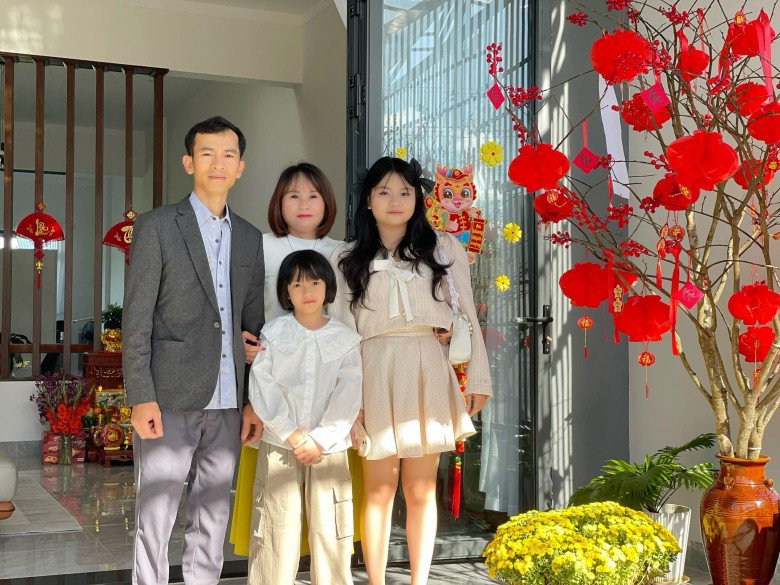 Gia đình của chị Mai và anh Phong. 