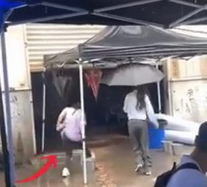 Hình ảnh này nhận về nhiều bàn tán trên mạng.