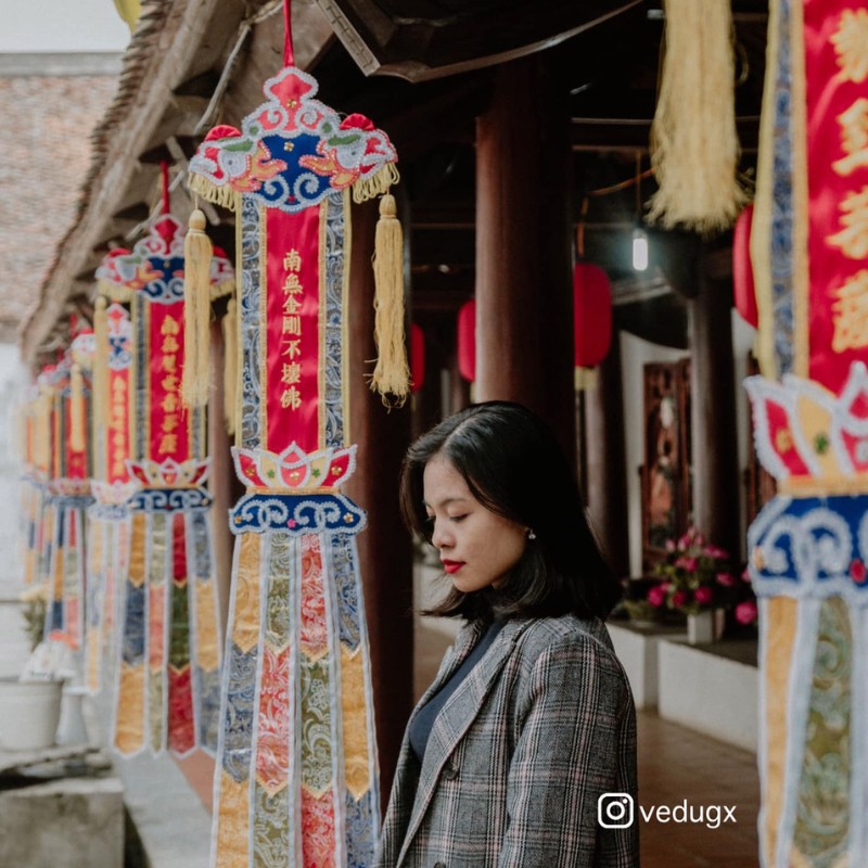 Hằng năm, chùa Trăm Gian thu hút hàng trăm nghìn lượt du khách gần xa đến tham quan, chiêm bái, lễ Phật. (Ảnh: Nguyễn Lê Việt Dũg)
