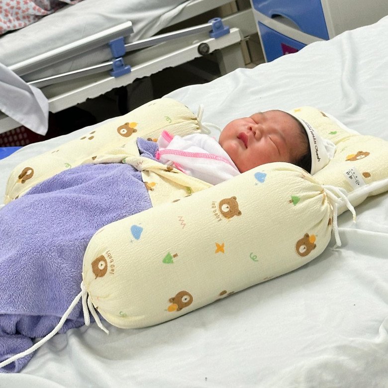 Lần sinh thứ 2, con sinh ra được 5kg khiến chị và cả phòng sinh ngỡ ngàng vì trước đó siêu âm con chri được 4,1kg. (Ảnh: NVCC)