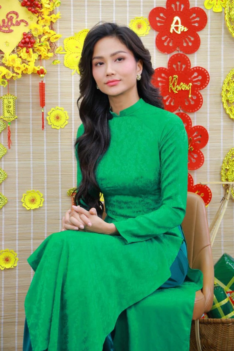 Hoa hậu HHen Niê bất ngờ nhận bình luận tiêu cực về số tiền làm từ thiện.