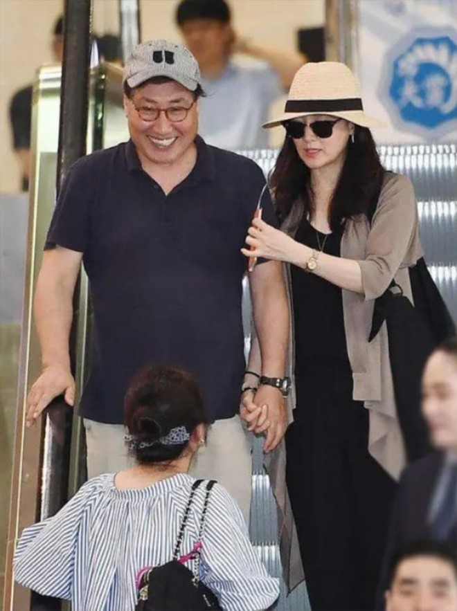 Lee Young Ae và ông xã xuất hiện bên nhau năm 2019.