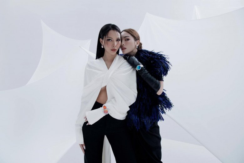 Ngày 25/2, cặp đôi tung bộ ảnh tình tứ cùng nhau.