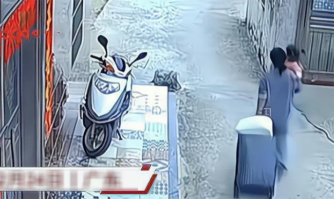 Người phụ nữ ôm con nhỏ rơi đi đúng vào ngày Tết Nguyên tiêu