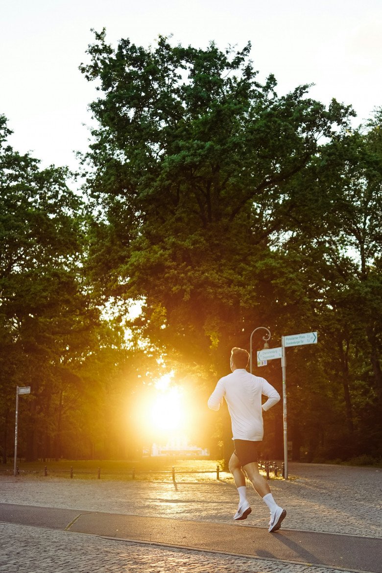 Cần lưu ý nhiều điều khi chạy bộ trong thời tiết nóng bức. (Ảnh minh họa: Florian Kurrasch/Unsplash)