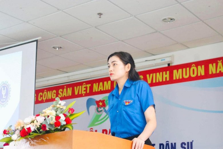 Nhan sắc của cô nàng được đánh giá xứng danh đạt được vương miện nếu có tham gia sắc đẹp sau khi hoàn thành khoá huấn luyện quân sự.