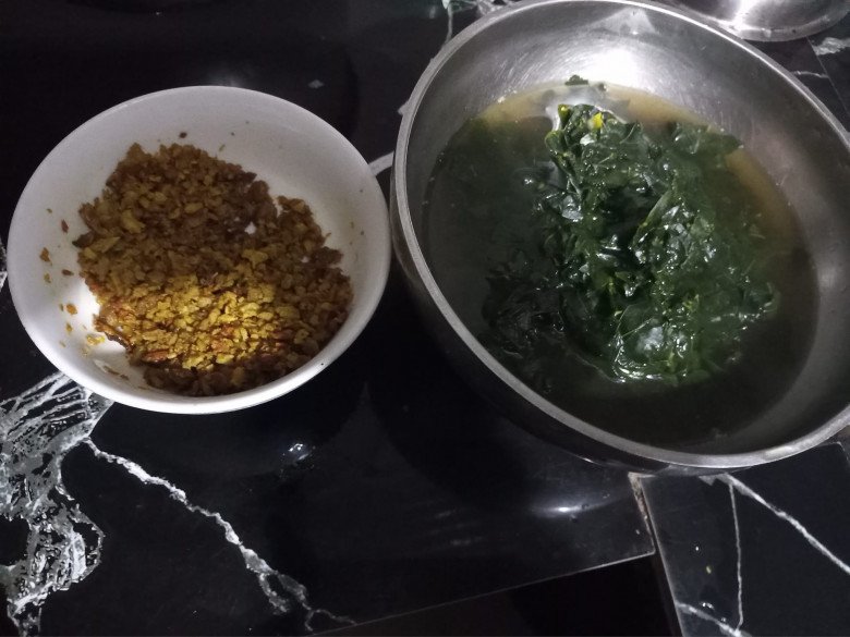 Thịt băm, rau ngót mẹ chồng nấu ăn mãi không hết vì mặn.