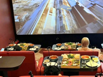 Ăn lẩu ngay trong rạp phim - sự kết hợp độc đáo gây sốt tại Trung Quốc