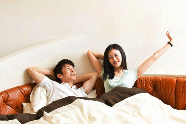 Theo các bác sĩ, sử dụng biện pháp an toàn khi yêu là cách tránh lây nhiễm virus viêm gan B và nhiều bệnh tình dục khác. Ảnh minh họa.