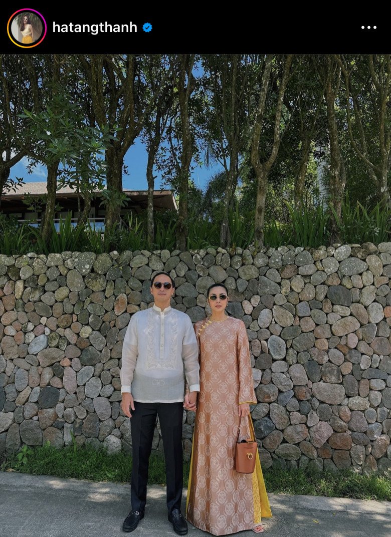 Hai vợ chồng Tăng Thanh Hà trở thành tâm điểm với tà áo dài và trang phục truyền thống khi đi ăn cưới bạn thân ở Philippines. 
