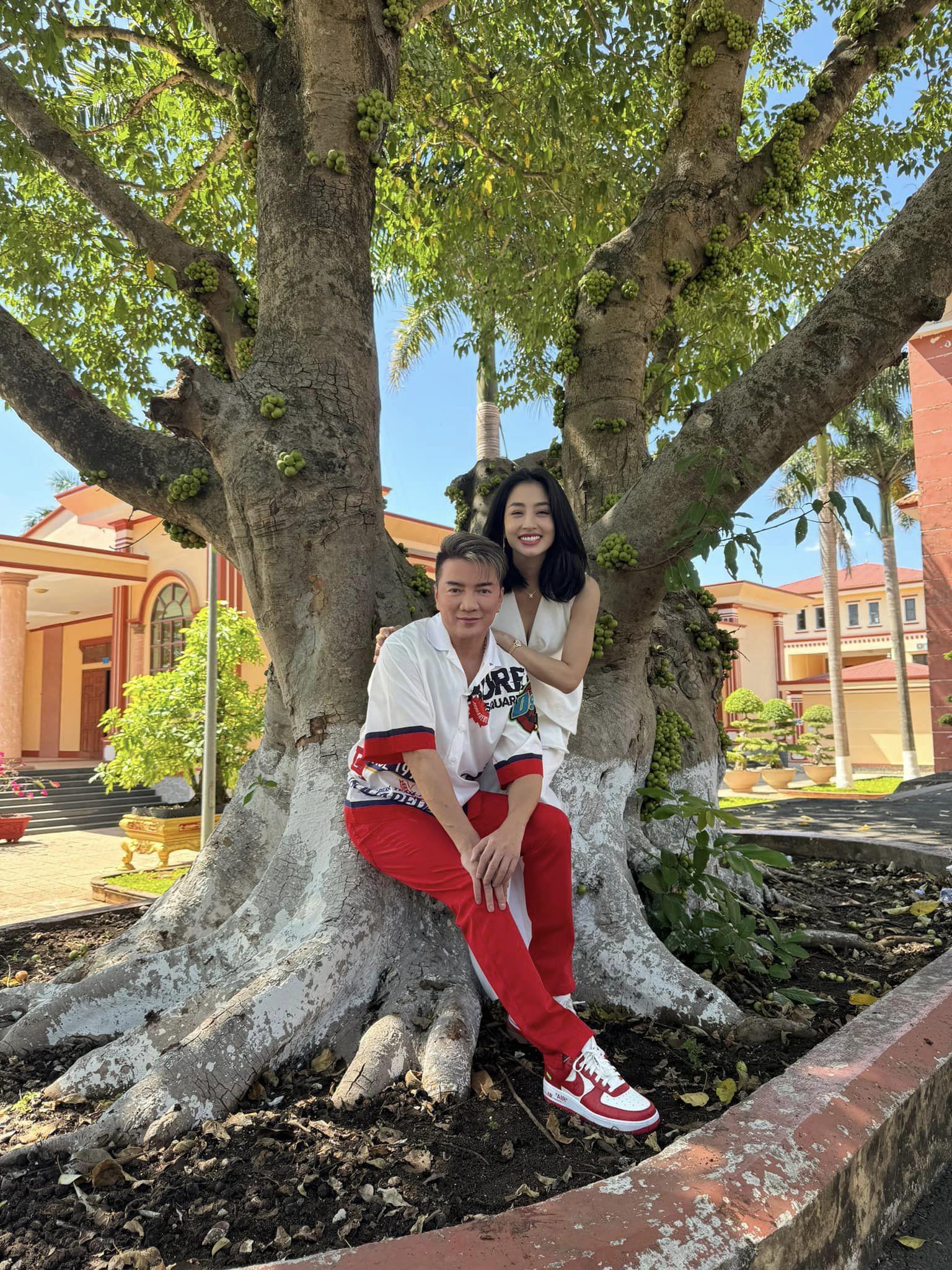 Nghe Đàm Vĩnh Hưng kể về thời ngày xưa đã đi hát trầy trật ra sao, Thu Hằng mới tự nhủ những khó khăn của mình không là gì.