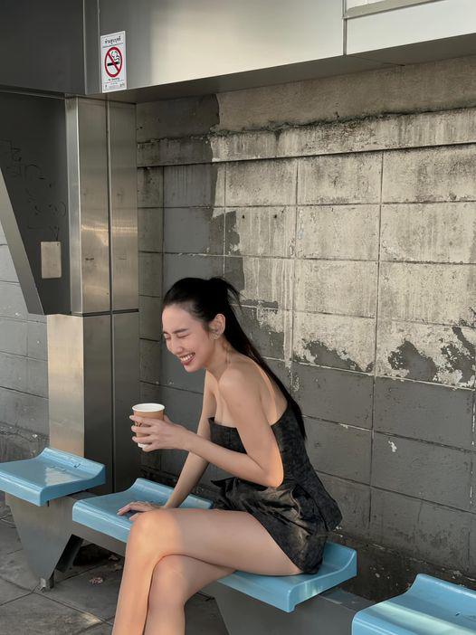 Thuỳ Tiên trong bài đăng mới nhất với vóc dáng triệu người mê. Được biết, dù lịch trình công việc bận rộn nhưng cô vẫn cố gắng và kiên trì với việc tập luyện kháng lực. Chính vì vậy, body của Thuỳ Tiên chưa bao giờ làm fans thất vọng.