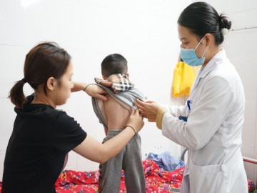 Bé trai 2 tuổi xanh xao, ăn mãi không lớn phải đi khám bệnh máu, nguyên nhân hóa ra do “bạn thân”...