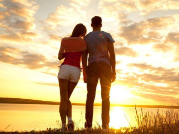 Chơi trội trong buổi liên hoan công ty, chàng trai phải cắn răng ôm “chú em” đi chữa vì tin cô gái khen mình đẹp trai