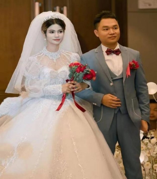 Cuối năm 2020, cặp đôi tổ chức đám cưới ở Nepal.