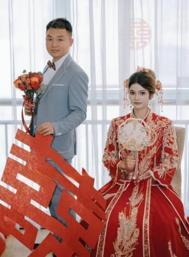 Ảnh cưới của cặp đôi khi chụp ở Trung Quốc.