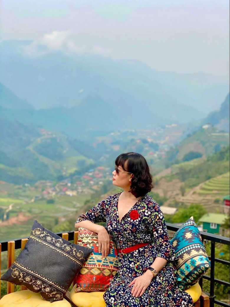 Chị gái ruột của danh hài Vân Dung từng đi thi hoa hậu giờ ra sao: 50 tuổi vẫn trẻ xinh, sành điệu - 12