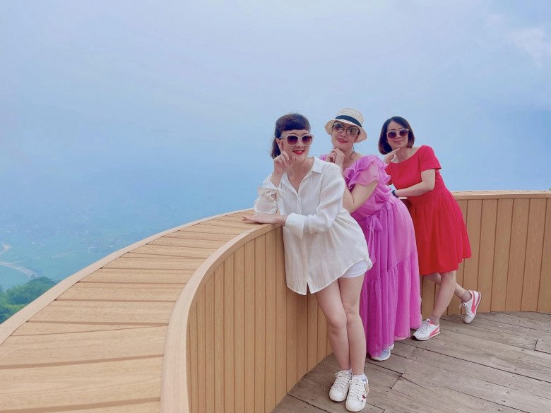 Chị gái ruột của danh hài Vân Dung từng đi thi hoa hậu giờ ra sao: 50 tuổi vẫn trẻ xinh, sành điệu - 17