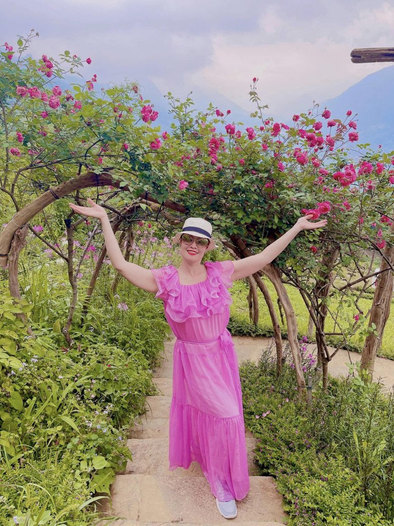 Chị gái ruột của danh hài Vân Dung từng đi thi hoa hậu giờ ra sao: 50 tuổi vẫn trẻ xinh, sành điệu - 8