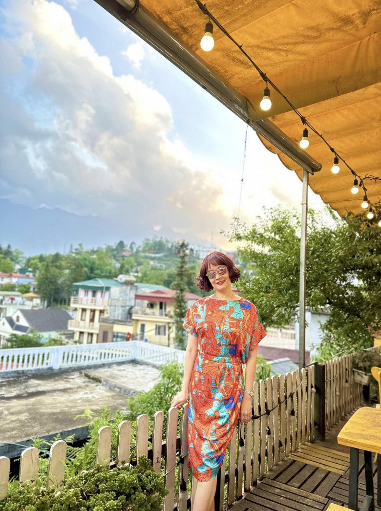 Chị gái ruột của danh hài Vân Dung từng đi thi hoa hậu giờ ra sao: 50 tuổi vẫn trẻ xinh, sành điệu - 9