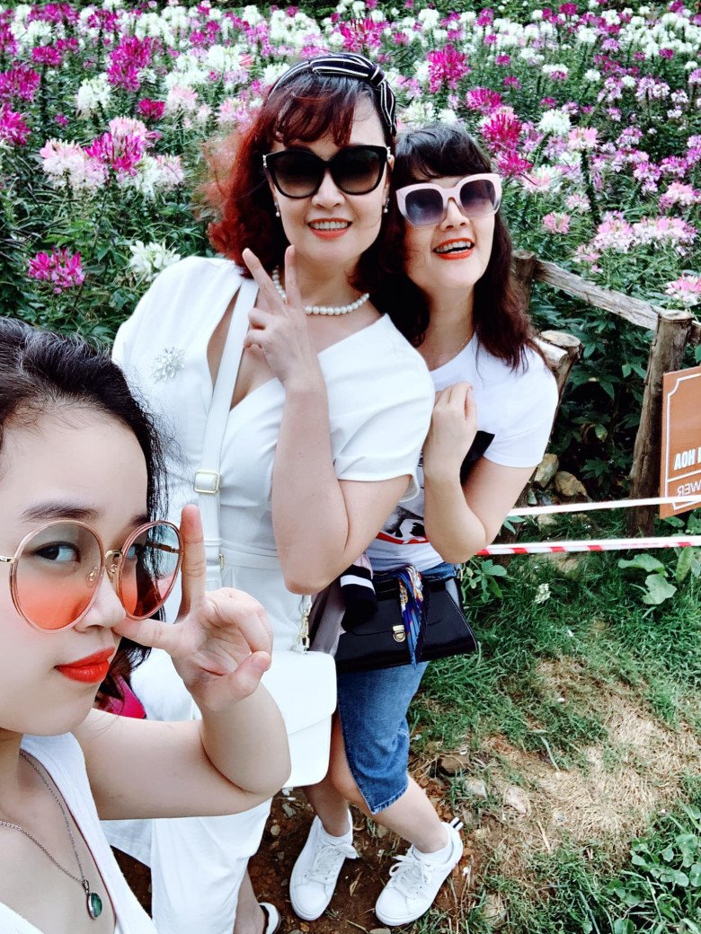 img srchttps://cdn.eva.vn/upload/1-2024/images/2024-02-29/chi-gai-ruot-cua-danh-hai-van-dung-tung-di-thi-hoa-hau-gio-50-tuoi-van-tre-xinh-sanh-dieu-121179080_3582805575103889_1309508850035885893_n-1709202590-118-width780height585.jpg width660 /