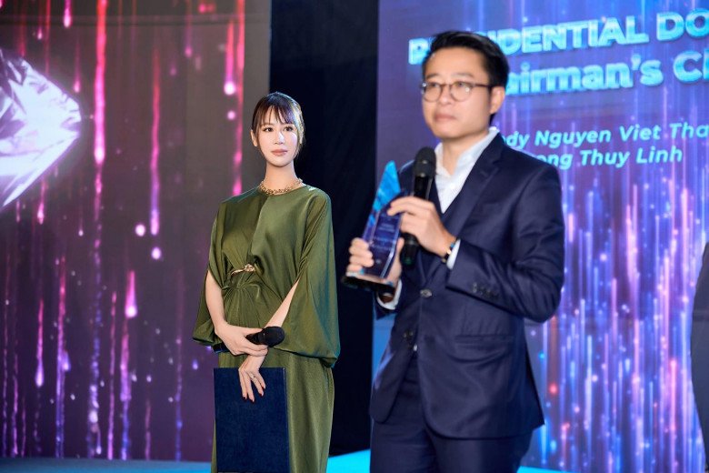 Nàng hậu mang thai ở tuổi 40, không nhìn bụng chẳng ai biết có bầu, sinh con xong trẻ đẹp như gái mới lớn - 5