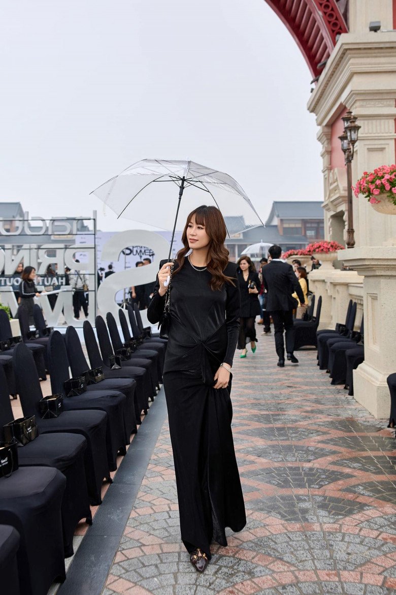 Trong thai kỳ, Mỹ Linh vẫn chăm chỉ làm việc, không ngại ôm bụng bầu lên sân khấu, đi sự kiện hay dự thảm đỏ.  