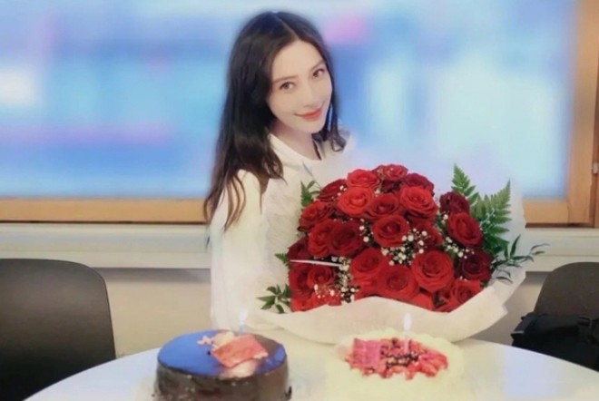 Cô tránh ồn ào vì không muốn gây chú ý như mọi năm. 