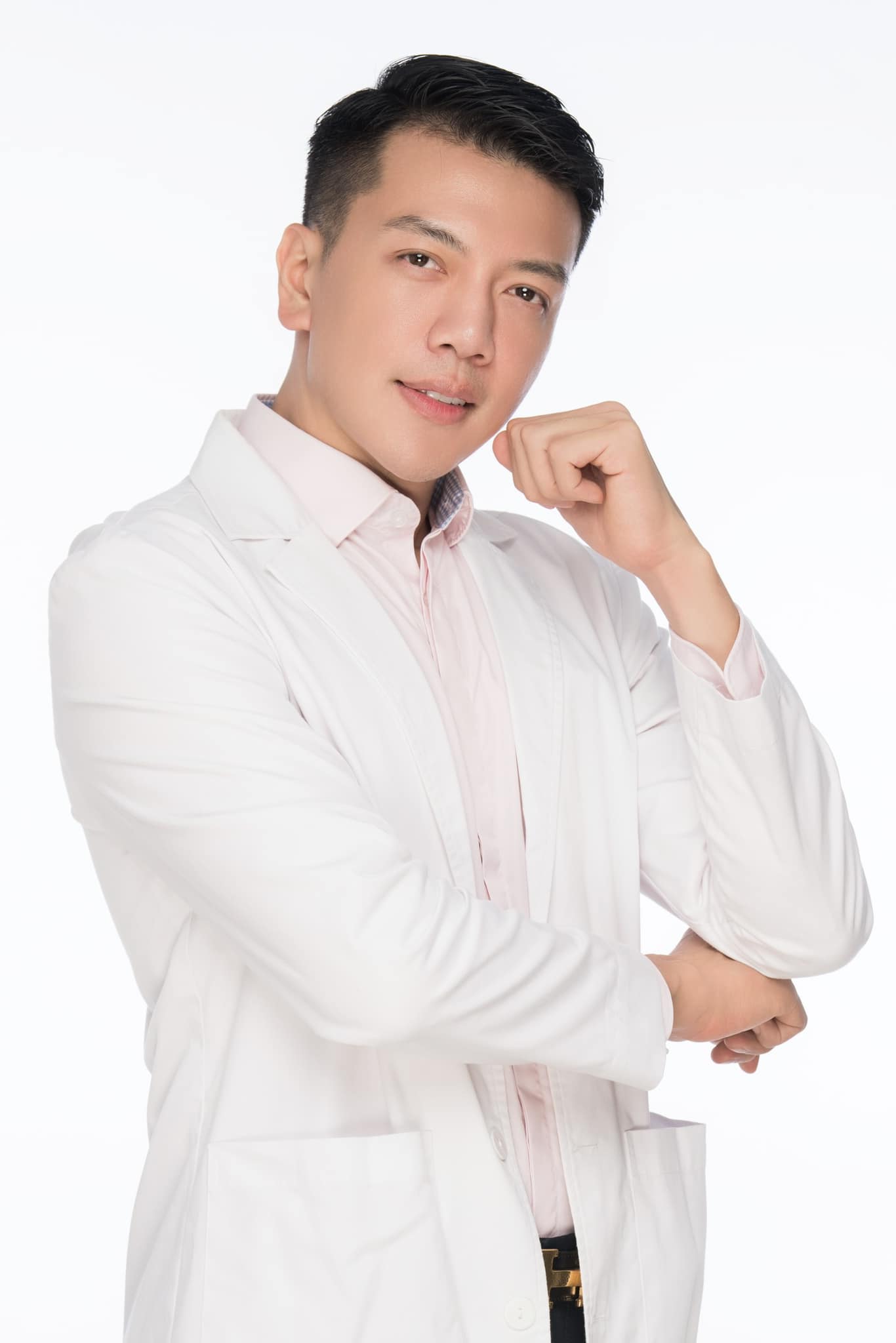 Liên hệ với ThS.Bs Cao Ngọc Duy, Thạc sĩ - Bác sĩ chuyên khoa 2, Trưởng Khoa - Khoa Hàm mặt thẩm mỹ, Bệnh viện đa khoa Đức Giang, chúng ta sẽ cùng tìm hiểu sâu hơn về trường hợp này.