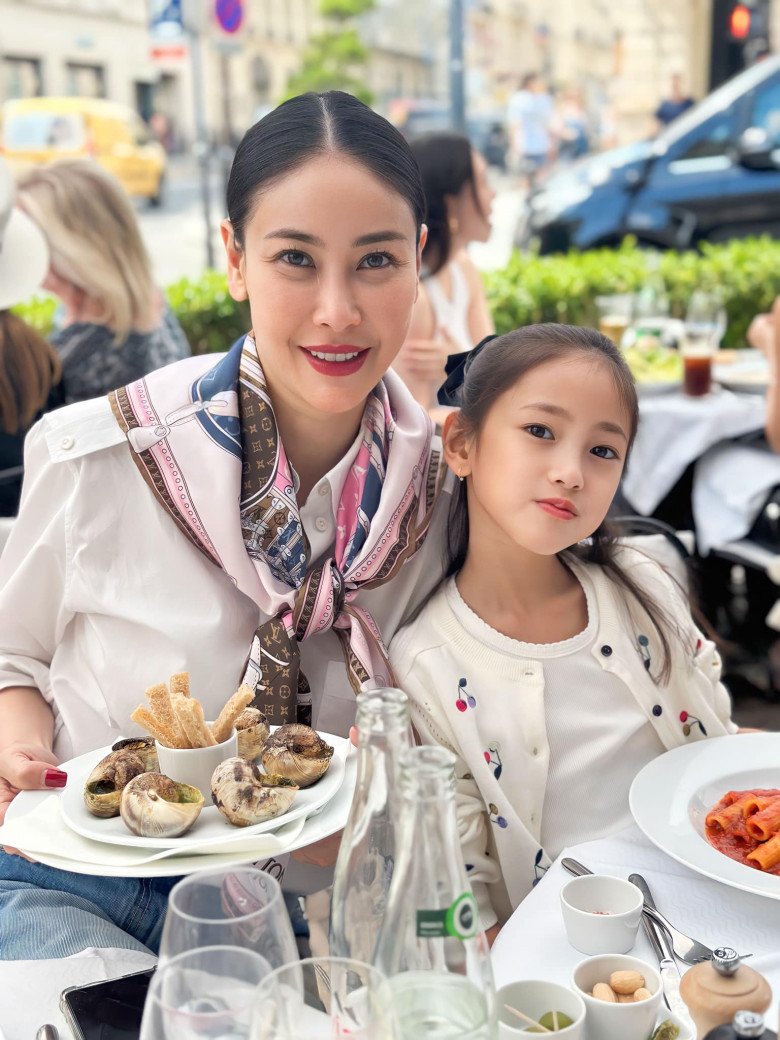 Hoa hậu Việt Nam họ Hà sinh con với chồng đại gia, đặt tên con gái 2 chữ nghe rất lạ tai - 3