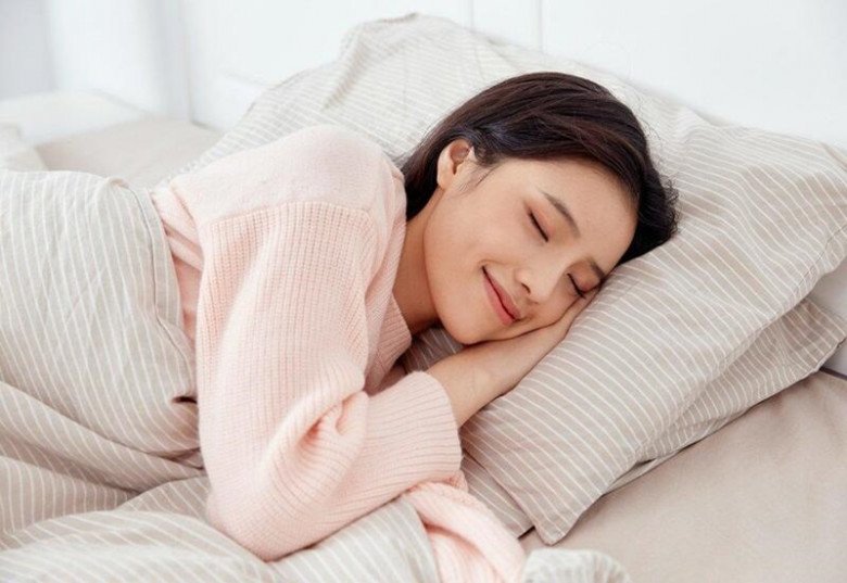 Việc ngủ đủ giấc và đúng giờ vô cùng có lợi cho sức khỏe chứ không chỉ riêng với những người đang có nhu cầu giảm cân.