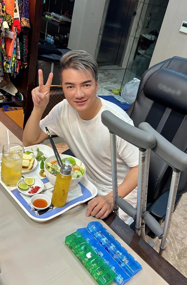 Nếu điều trị ở Mỹ, ca sĩ Đàm Vĩnh Hưng phải chi đến 20 tỉ đồng.