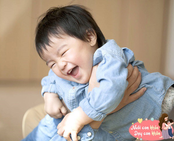 Tiếng cười là biểu hiện việc trẻ đang phát triển tốt.