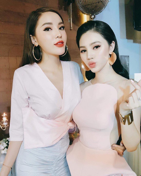 Trước khi nghỉ chơi, Kỳ Duyên và Jolie Nguyễn từng là cặp chị em đình đám bởi luôn đắp đầy hàng hiệu mỗi khi xuất hiện.