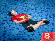 Sức khỏe - Giành kỷ lục Guinness tập yoga nổi trên nước, cụ bà 80 tuổi ở Hà Nội tiết lộ cách để khỏe hơn cả 30 năm trước