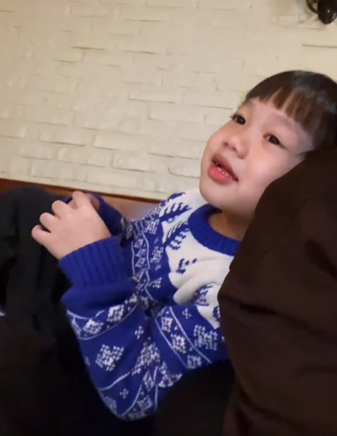 Cậu nhóc trả lời đầy đáng yêu khi được mẹ hỏi có đi Bố ơi mình đi đâu thế mùa 5 không.