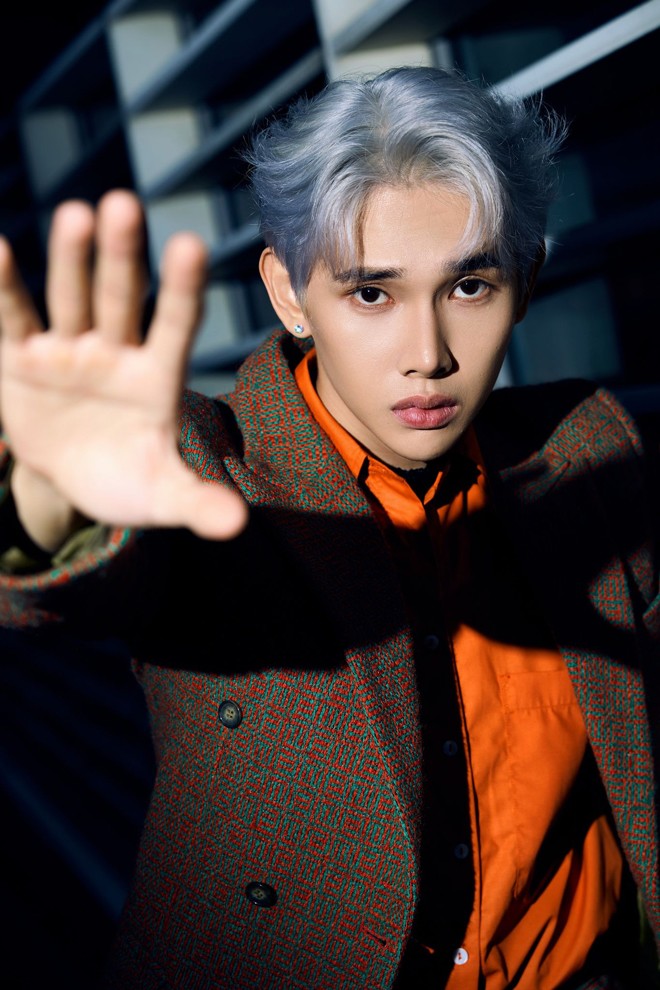 Lý Hạo Mạnh Quỳnh nhận được nhiều lời khen ngợi khi góp mặt trong các tiểu phẩm của nhóm hài DAMtv và một số sản phẩm của Huỳnh Lập.