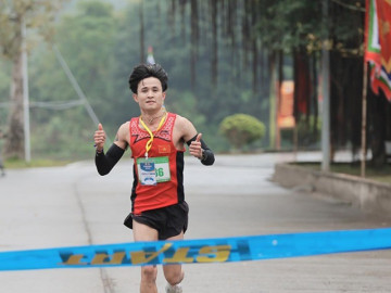 Chàng trai Gen Z về nhất ở giải chạy việt dã cự ly 15km nhờ... chó đuổi