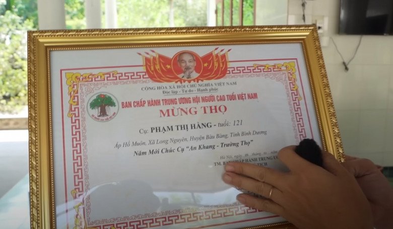 Giấy mừng thọ của cụ Hằng.