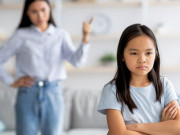 Yêu con - Cha mẹ đã phá hủy sự tự tin của con bằng những câu nói thường ngày tưởng như vô hại này