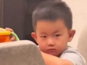 Làm mẹ - Mẹ sinh thêm em, cả nhà vây quanh đứa trẻ mới sinh đang khóc, ánh mắt buồn bã của bé trai ngồi một góc, ai cũng đau lòng
