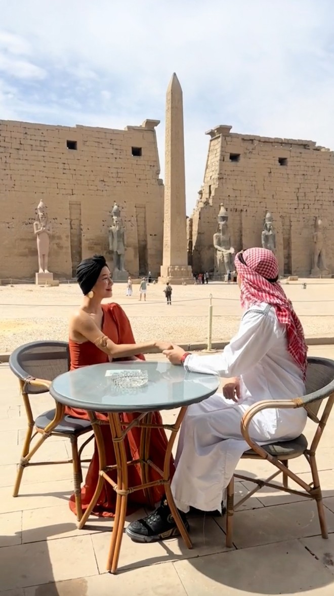 Hình ảnh chụp lại trong chuyến du lịch Ai Cập của nữ diễn viên.