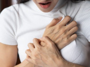 Sức khỏe - Người phụ nữ có vòng 1 khủng bất ngờ phát hiện bệnh nguy hiểm, chị em ngực nhỏ hay lớn dễ mắc ung thư hơn?