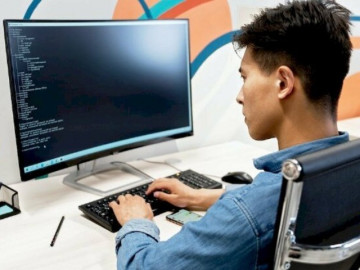Người đàn ông khỏe mạnh bỗng đổ gục bên máy tính, bác sĩ chỉ ra thói quen dễ dẫn tới đột quỵ của dân văn phòng