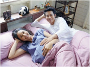 Than trời nồm trơn trượt, vợ bầu nằm khểnh xem phim bắt chồng cơm bưng nước rót