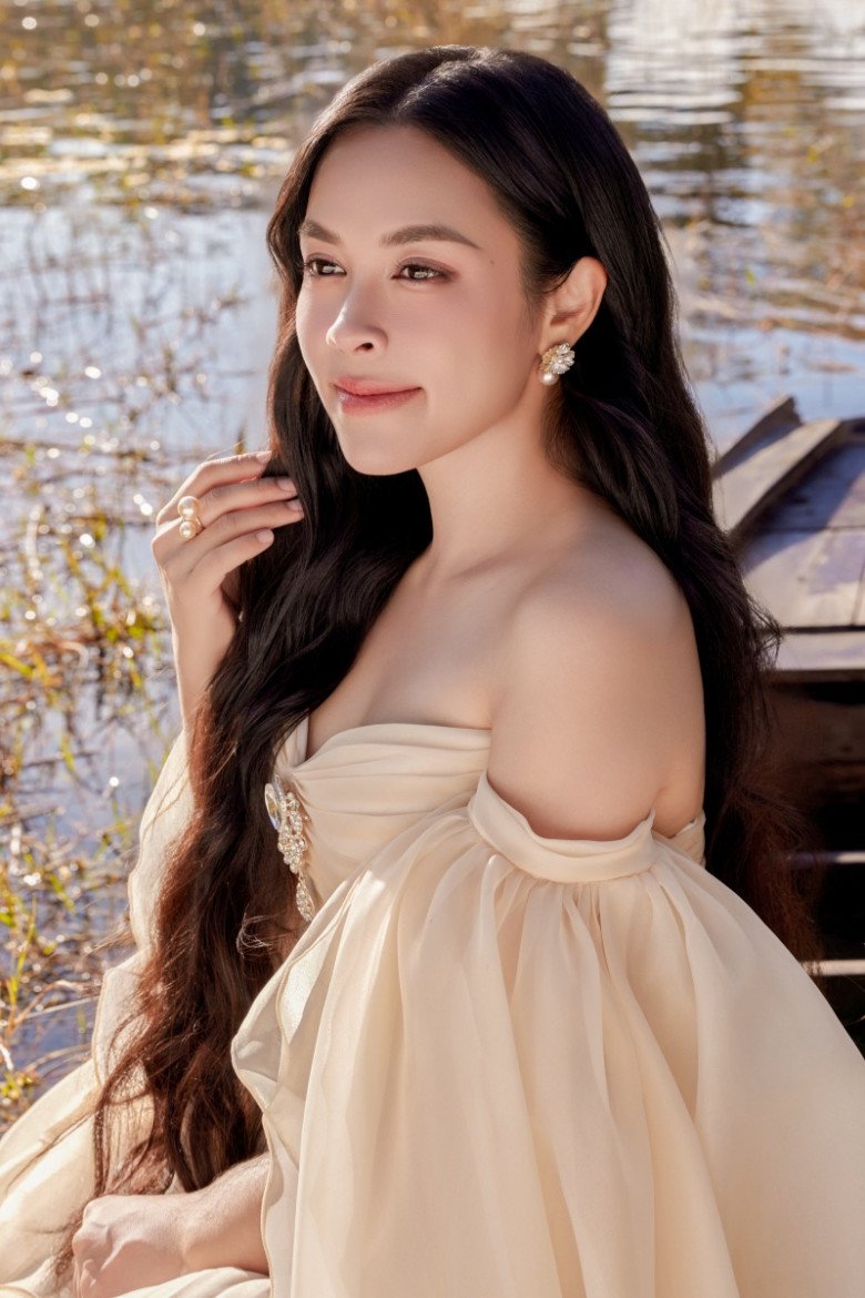 Ngọc Mai vừa có sản phẩm thành công là ca khúc Theo em về nhà, được nhiều bạn trẻ đón nhận.